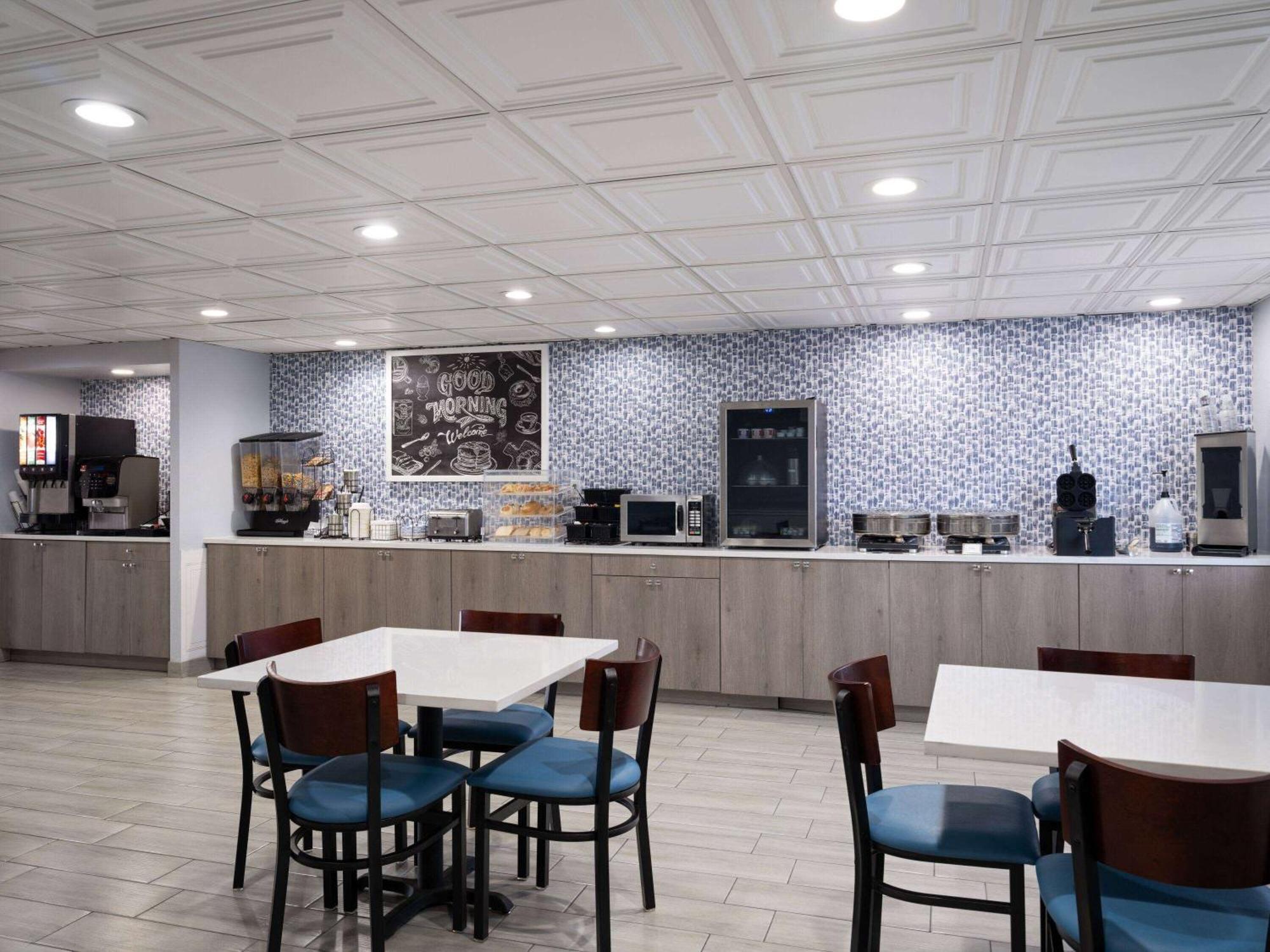Americinn By Wyndham Woodstock Il Eksteriør billede