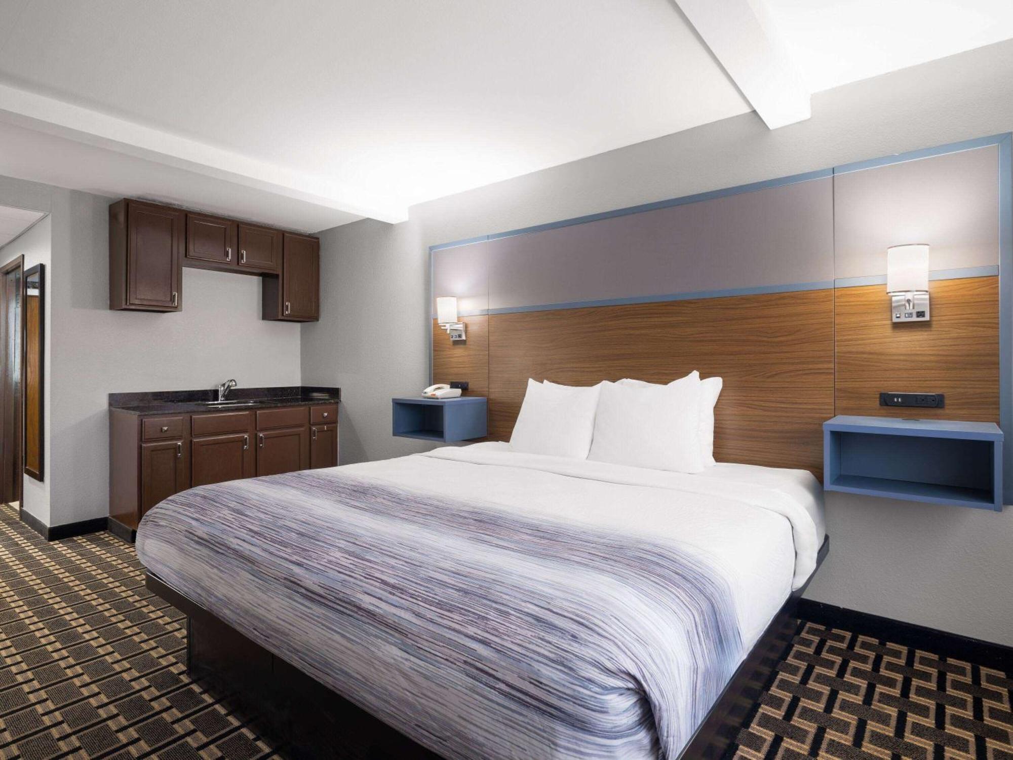 Americinn By Wyndham Woodstock Il Eksteriør billede