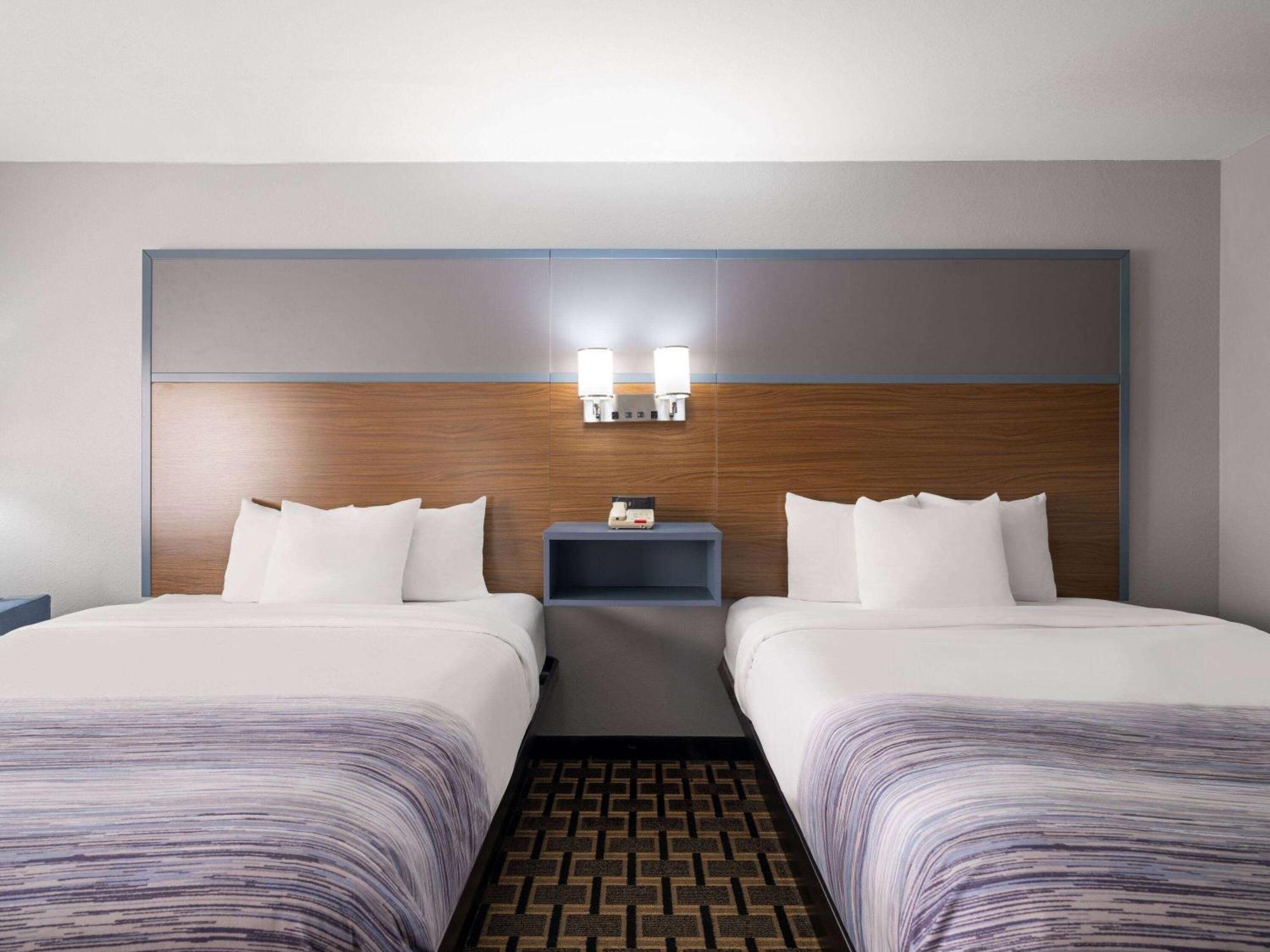 Americinn By Wyndham Woodstock Il Eksteriør billede