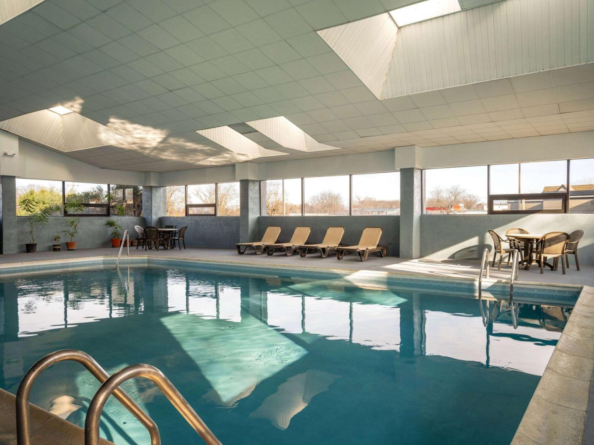 Americinn By Wyndham Woodstock Il Eksteriør billede